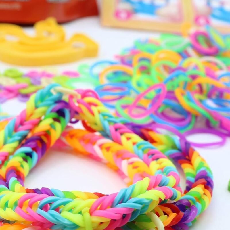 Rainbow-Loom -Loomi-Pals „ -Mini-Combo-Set,-Features-60-CUTE-Assorted-Loomi-Pals-Charms,1-Happy-Loom,-2100-Colorful-Bands-all-in-a-Carrying-Case-for-Boys-and-Girls-7+ - Image 4